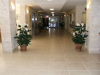 Hotel Castaways Resort And Suites