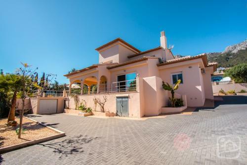 Abahana Villa Tina