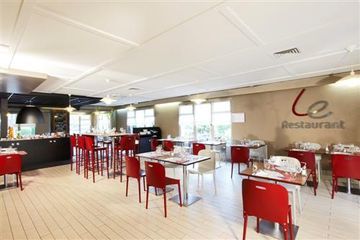 Hotel Campanile Plaisir