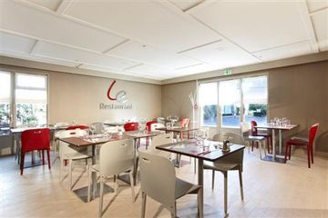 Hotel Campanile Plaisir