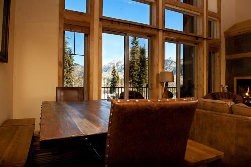 Alpenglow 10 Apartment