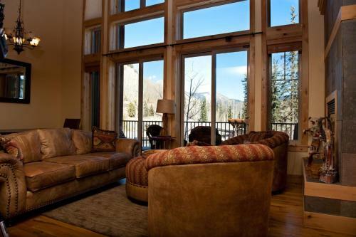 Alpenglow 10 Apartment