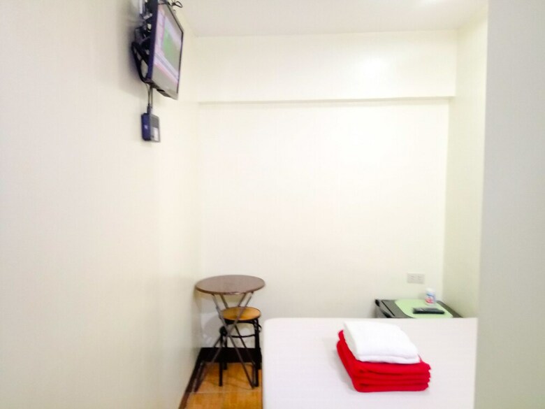 8hostel