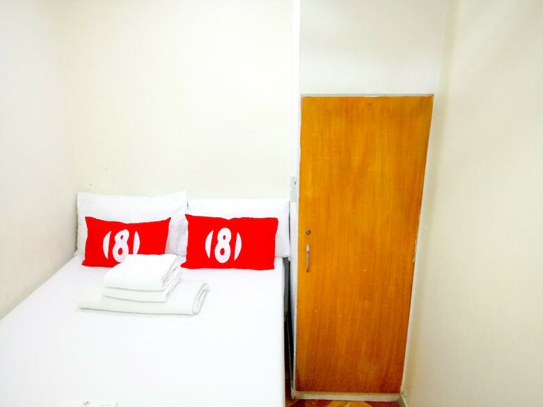 8hostel