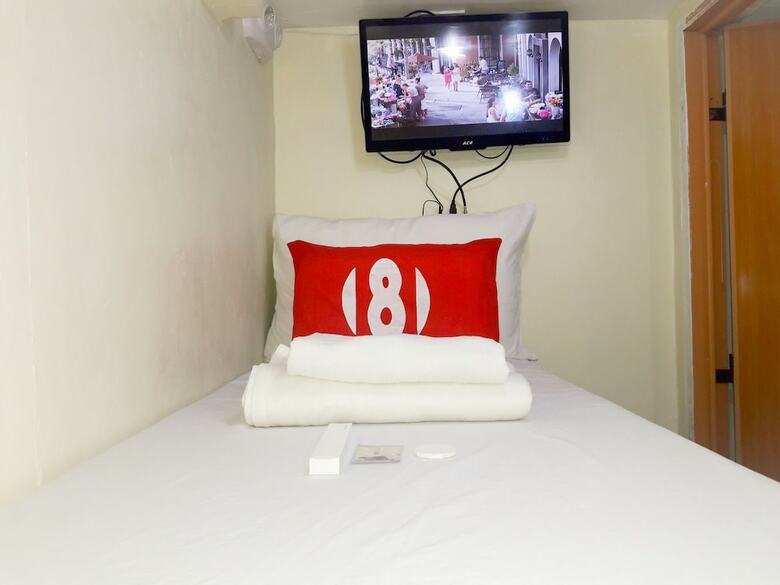 8hostel