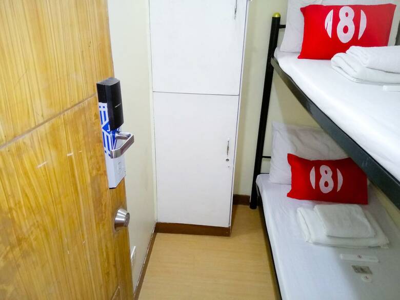 8hostel