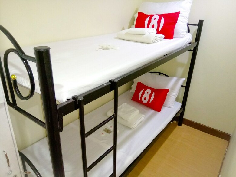 8hostel