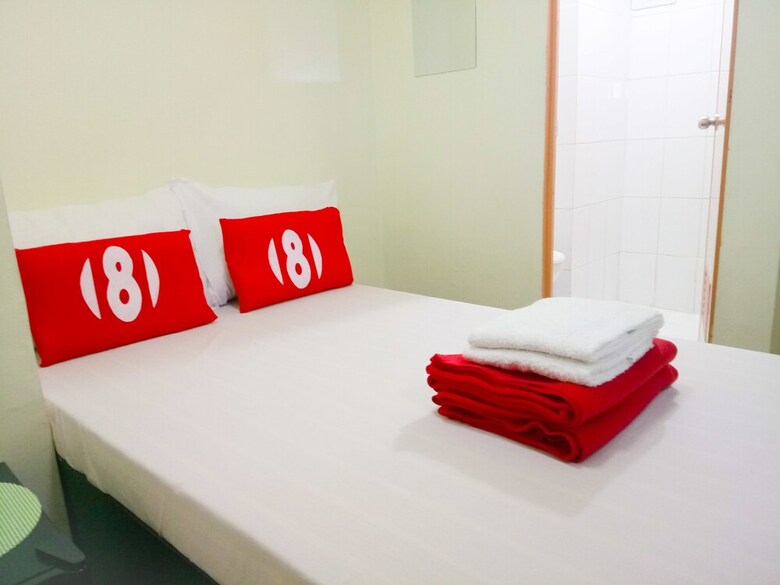 8hostel