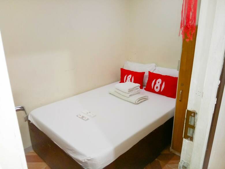 8hostel