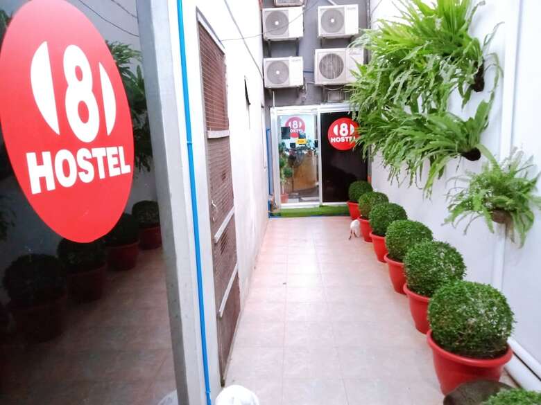 8hostel