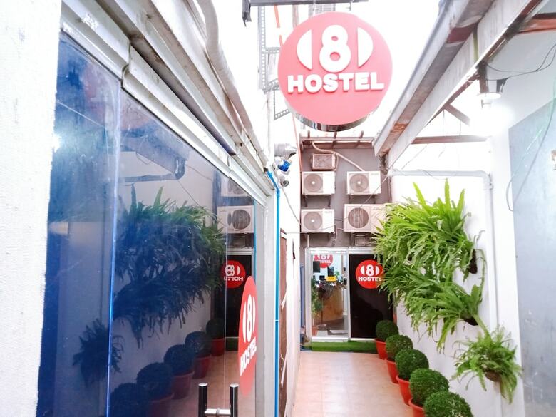 8hostel