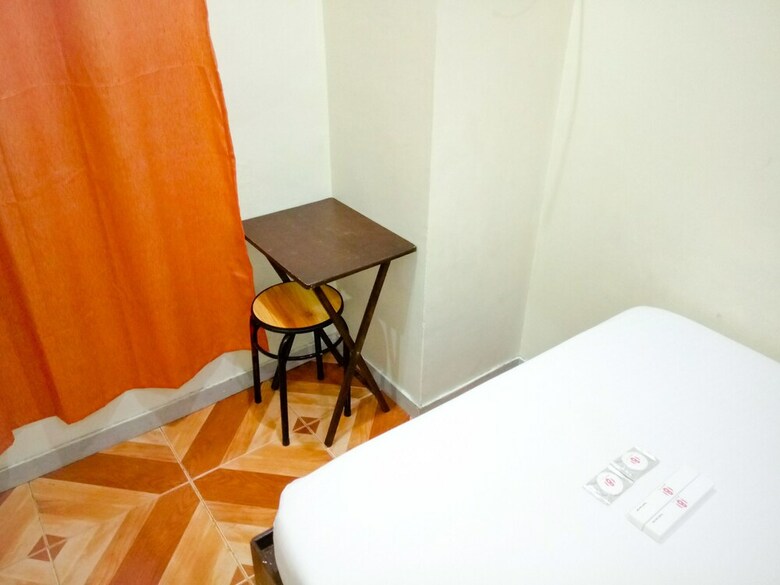 8hostel