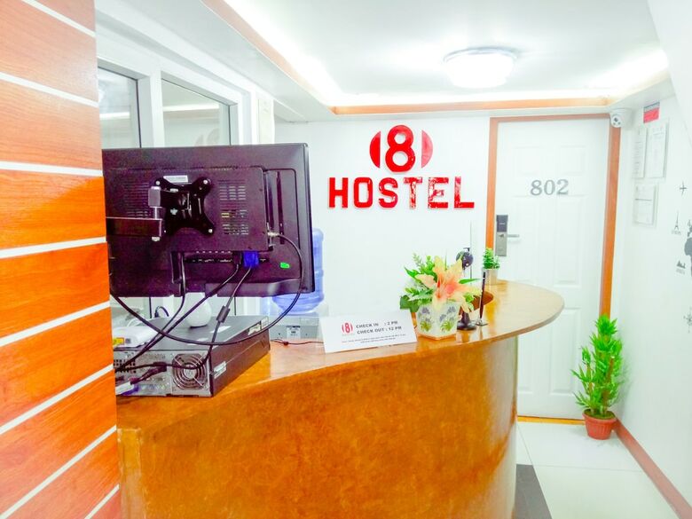 8hostel