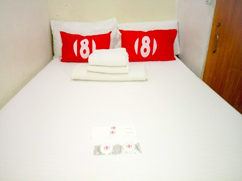 8hostel