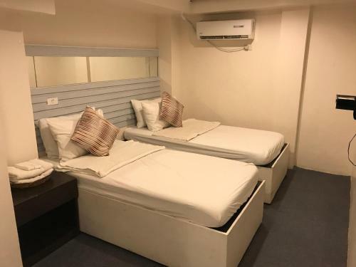 Posada Hometown Hotel - Lacson Bacolod