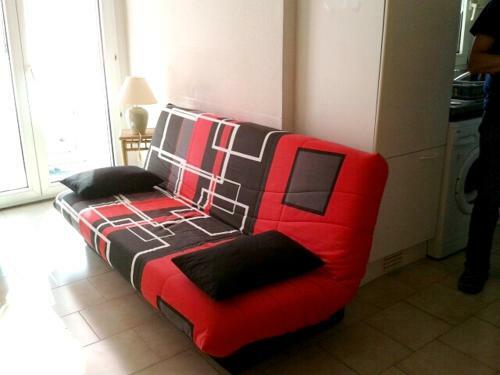 Sunny 1-bedroom Apartment With Pool