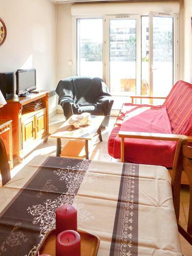 Sunny 1-bedroom Apartment With Pool