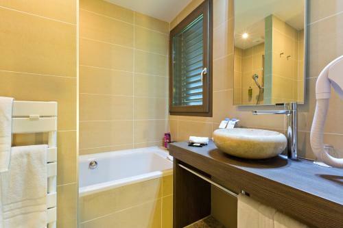 Hotel La Croix De Savoie & Spa