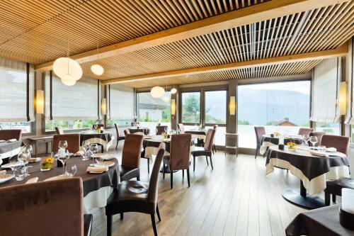 Hotel La Croix De Savoie & Spa