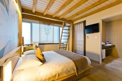 Hotel La Croix De Savoie & Spa