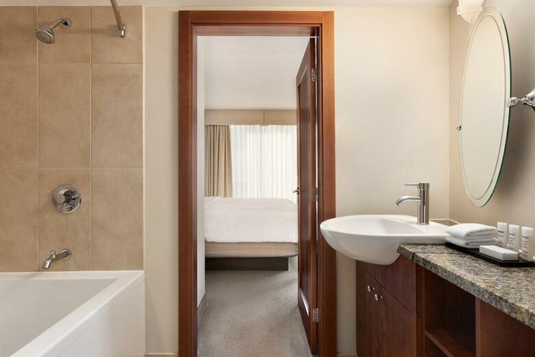Hotel Embassy Suites - Montreal Quebec