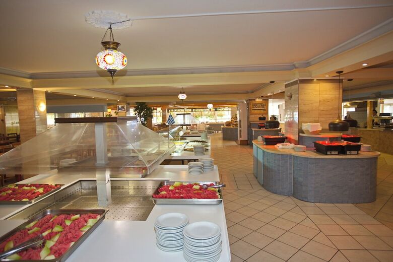 Hotel Eri Beach & Village