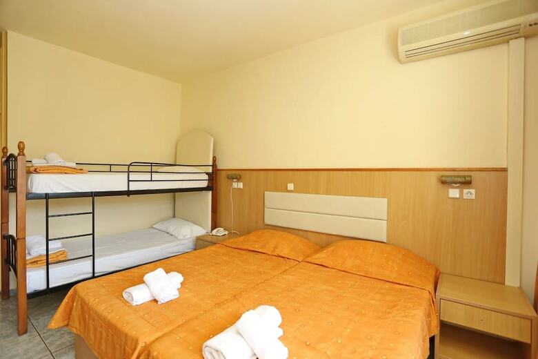 Hotel Eri Beach & Village
