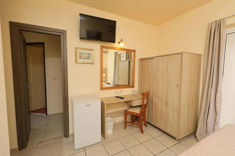 Hotel Eri Beach & Village