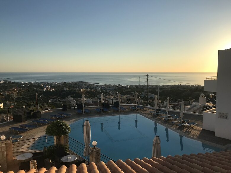 Hotel Amazones Village Suites