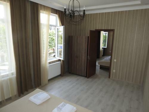 Hostal White Hotel