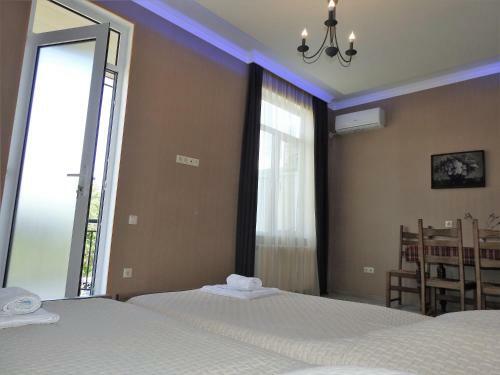 Hostal White Hotel