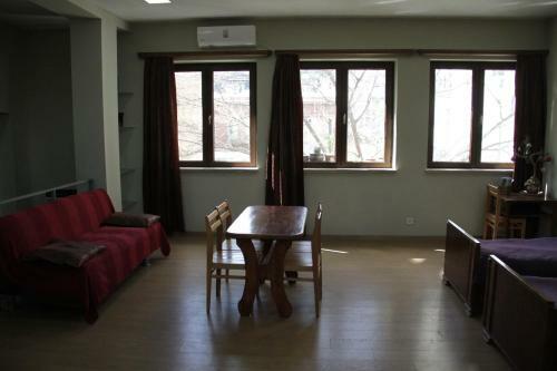 Hostal Sololaki 7 Guest House