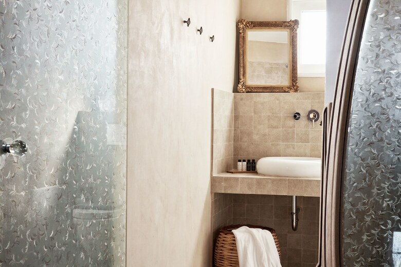 Emporikon Athens Hotel