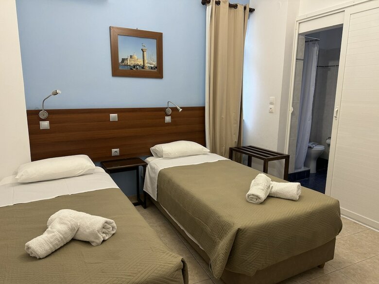 Hostal Eleni Rooms