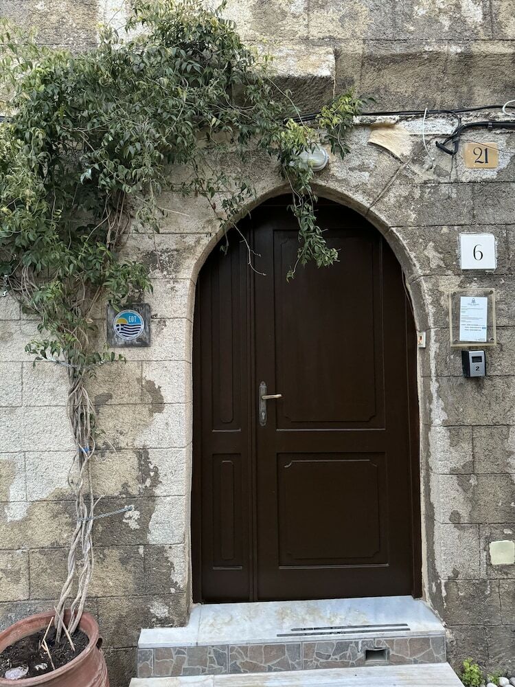 Hostal Eleni Rooms
