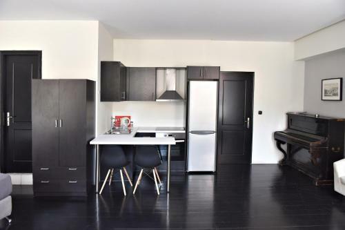 Antisthenes Apartments