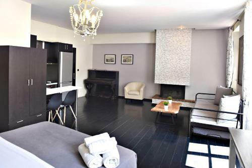Antisthenes Apartments