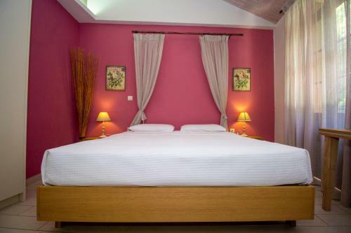Hostal Elia Portou Rooms