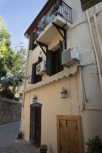 Hostal Elia Portou Rooms