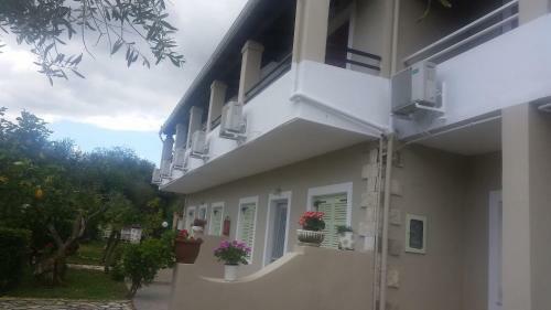 Alexandros Studios Apartments