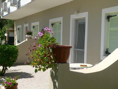 Alexandros Studios Apartments