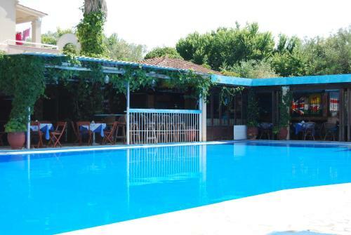 Alexandros Studios Apartments