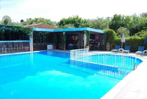 Alexandros Studios Apartments