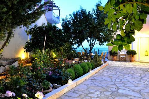 Mari-christi Apartments