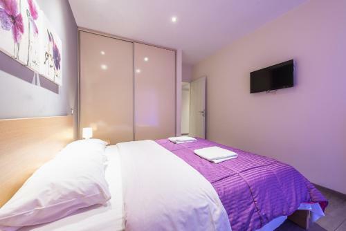 Two-bedroom Apartment-glyfada Center