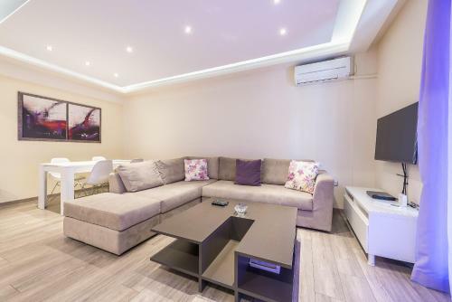 Two-bedroom Apartment-glyfada Center