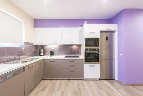 Two-bedroom Apartment-glyfada Center