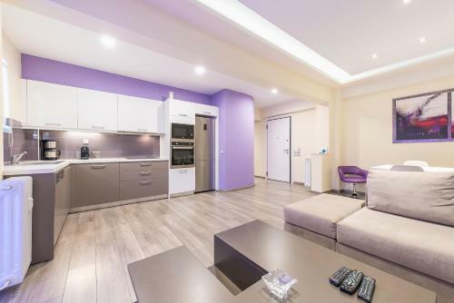 Two-bedroom Apartment-glyfada Center
