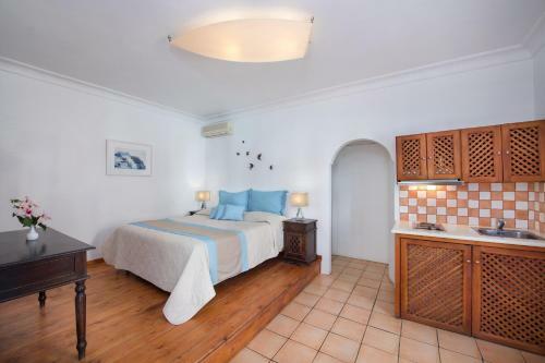 Aparthotel Meltemi Suites