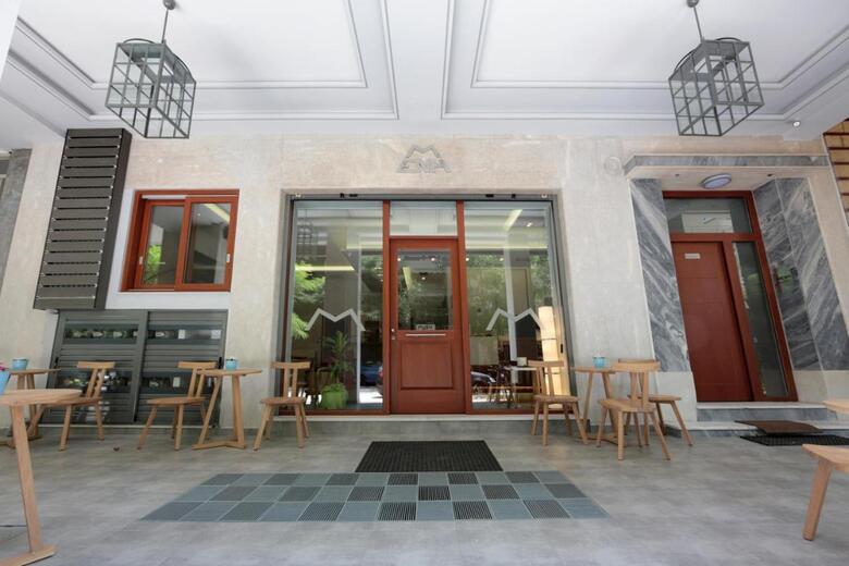Meni Apartments
